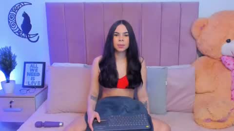 Snapshot of angiegriffin chatting on 02/20/25, 09:33 Milo ----       online show from 02/20/25, 09:33