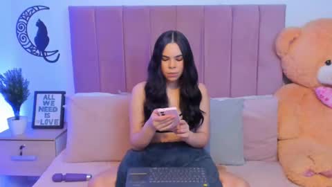 Snapshot of angiegriffin chatting on 03/01/25, 03:32 Milo ----       online show from 03/01/25, 03:32