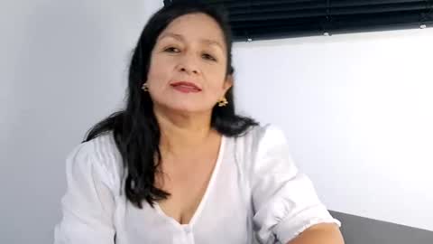 Snapshot of angiessita chatting on 03/05/25, 01:10 Angie online show from 03/05/25, 01:10
