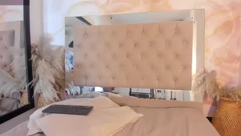angy_avila online show from 11/11/25, 01:38