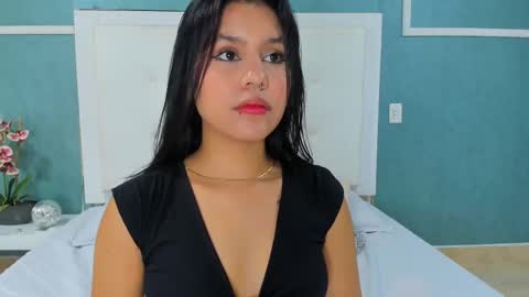 Snapshot of ania_gomez chatting on 02/18/25, 12:37 Ania online show from 02/18/25, 12:37