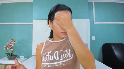 Snapshot of ania_gomez chatting on 09/19/25, 08:42 Ania online show from 09/19/25, 08:42