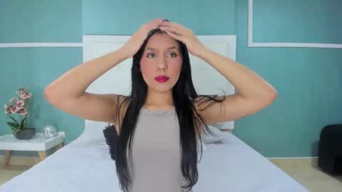 Snapshot of ania_gomez chatting on 10/14/25, 01:34 Ania online show from 10/14/25, 01:34