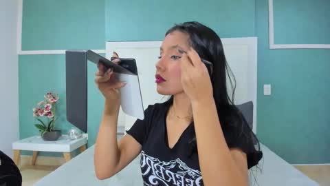 Snapshot of ania_gomez chatting on 10/17/25, 03:25 Ania online show from 10/17/25, 03:25