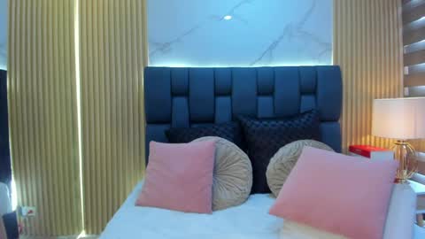 Ania online show from 04/21/26, 09:28