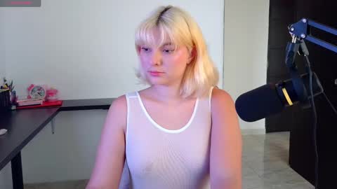 Snapshot of ania_mml chatting on 05/08/26, 08:25 Ania online show from 05/08/26, 08:25