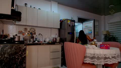 laura  online show from 04/12/26, 02:05