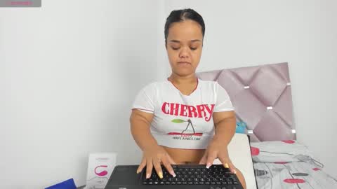 Snapshot of anierey chatting on 12/20/25, 12:45 anierey online show from 12/20/25, 12:45