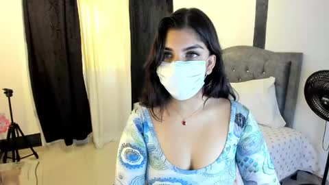 Snapshot of aniisaalii chatting on 05/25/26, 02:56 Anissa online show from 05/25/26, 02:56