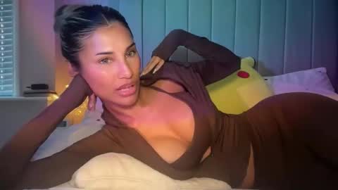 anisha online show from 11/18/25, 11:47