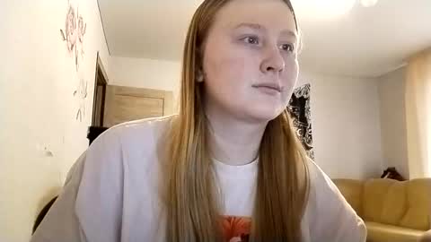 Snapshot of anika_lipps chatting on 10/27/25, 01:37 Anika online show from 10/27/25, 01:37