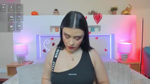 Snapshot of anikaromanof chatting on 02/23/26, 11:18 Anika Romano online show from 02/23/26, 11:18