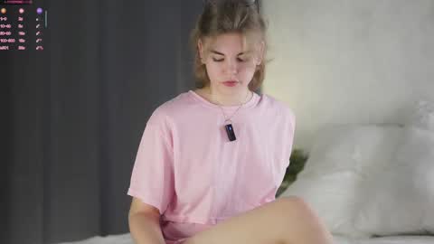 AnishaVivo online show from 12/14/25, 12:32