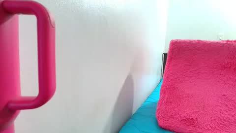 ana independent model online show from 12/21/25, 10:44