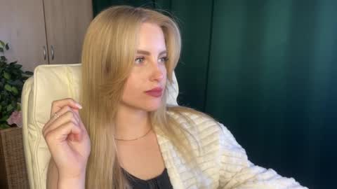 Snapshot of anita_blairr chatting on 05/18/26, 04:07 Anita online show from 05/18/26, 04:07