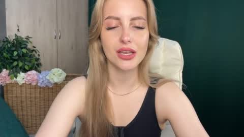 Snapshot of anita_blairr chatting on 05/29/26, 01:03 Anita online show from 05/29/26, 01:03