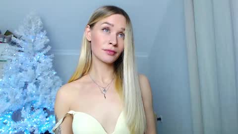Snapshot of anita_delicious chatting on 12/18/25, 10:38 anita_delicious online show from 12/18/25, 10:38