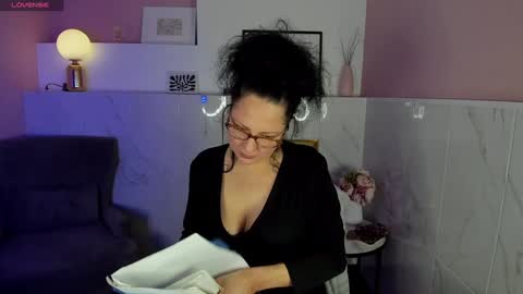 Snapshot of anita_muse chatting on 12/27/24, 02:12 Anita online show from 12/27/24, 02:12