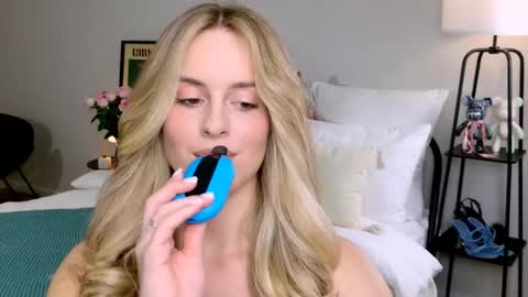 Anita online show from 09/25/25, 01:15