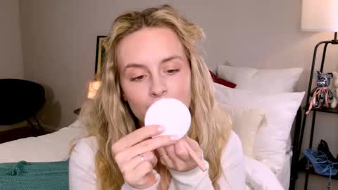 Anita online show from 10/29/25, 01:02