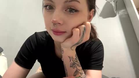 Snapshot of anmixhot chatting on 10/24/25, 10:39 AnmiXHot online show from 10/24/25, 10:39