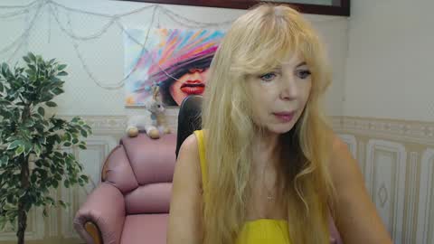 Snapshot of anna_ditrih chatting on 02/04/25, 12:55 Anna Ditrih online show from 02/04/25, 12:55