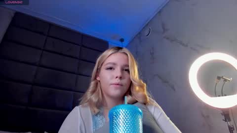 Anna online show from 10/27/25, 01:31