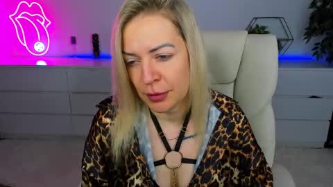 Snapshot of anna_snow9 chatting on 10/03/25, 05:48 anna_snow9 online show from 10/03/25, 05:48