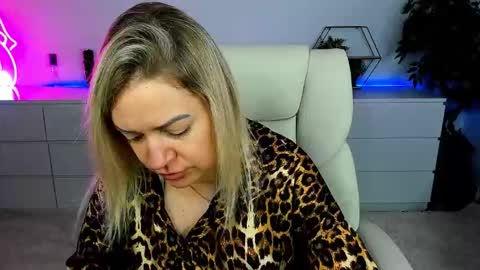 Snapshot of anna_snow9 chatting on 10/24/25, 05:48 anna_snow9 online show from 10/24/25, 05:48