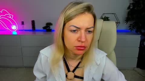 Snapshot of anna_snow9 chatting on 11/05/25, 06:35 anna_snow9 online show from 11/05/25, 06:35