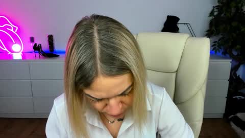 Snapshot of anna_snow9 chatting on 12/01/25, 06:46 anna_snow9 online show from 12/01/25, 06:46