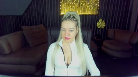 anna_snow9 online show from 04/18/26, 05:33