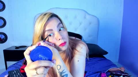 Snapshot of anna_stonne__ chatting on 03/04/25, 09:18 Anna online show from 03/04/25, 09:18