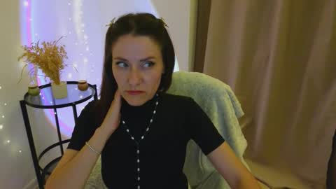 annaabels online show from 09/22/25, 07:49