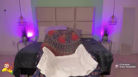 Snapshot of annabananas01 chatting on 09/14/25, 03:05  Ana  online show from 09/14/25, 03:05