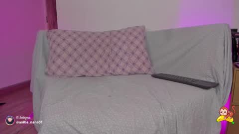 Snapshot of annabananas01 chatting on 10/10/25, 02:43  Ana  online show from 10/10/25, 02:43