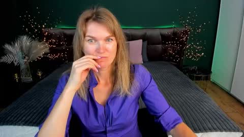 Annabel online show from 09/25/25, 04:54