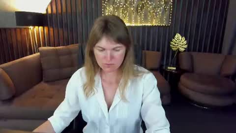 Snapshot of annabel_xxx chatting on 06/18/26, 06:01 Annabel online show from 06/18/26, 06:01