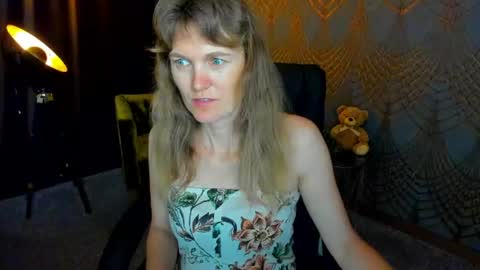 Snapshot of annabel_xxx chatting on 07/19/26, 05:33 Annabel online show from 07/19/26, 05:33