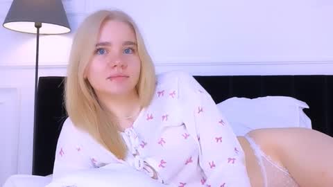 AnnaBelle online show from 10/16/25, 02:23