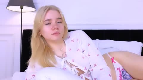 AnnaBelle online show from 10/22/25, 02:34