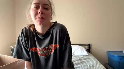 Snapshot of annabellemonroe69 chatting on 11/19/25, 03:01 annabellemonroe69 online show from 11/19/25, 03:01