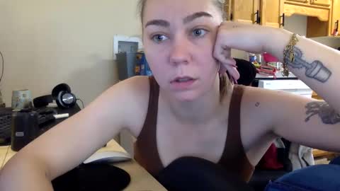Snapshot of annabellemonroe69 chatting on 11/21/25, 01:10 annabellemonroe69 online show from 11/21/25, 01:10