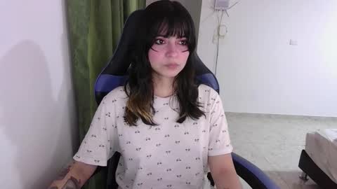 Snapshot of annacrow chatting on 11/06/25, 09:59 Anna online show from 11/06/25, 09:59