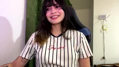 Snapshot of annacrow chatting on 11/22/25, 04:44 Anna online show from 11/22/25, 04:44