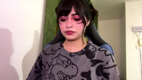 Snapshot of annacrow chatting on 11/27/25, 04:53 Anna online show from 11/27/25, 04:53