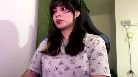 Snapshot of annacrow chatting on 12/02/25, 02:06 Anna online show from 12/02/25, 02:06