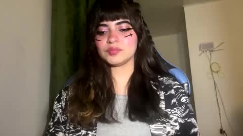 Snapshot of annacrow chatting on 02/19/26, 12:06 Anna online show from 02/19/26, 12:06