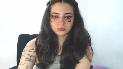 Snapshot of annacrow chatting on 06/18/26, 12:44 Anna online show from 06/18/26, 12:44