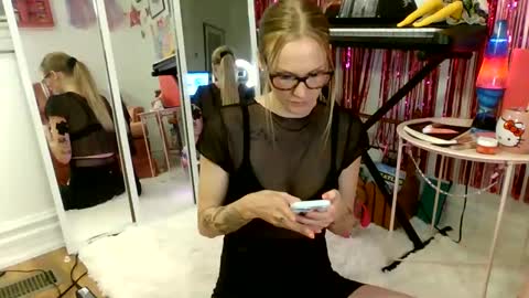 Snapshot of annadelrae444 chatting on 09/19/25, 03:19 annadelrae444 online show from 09/19/25, 03:19